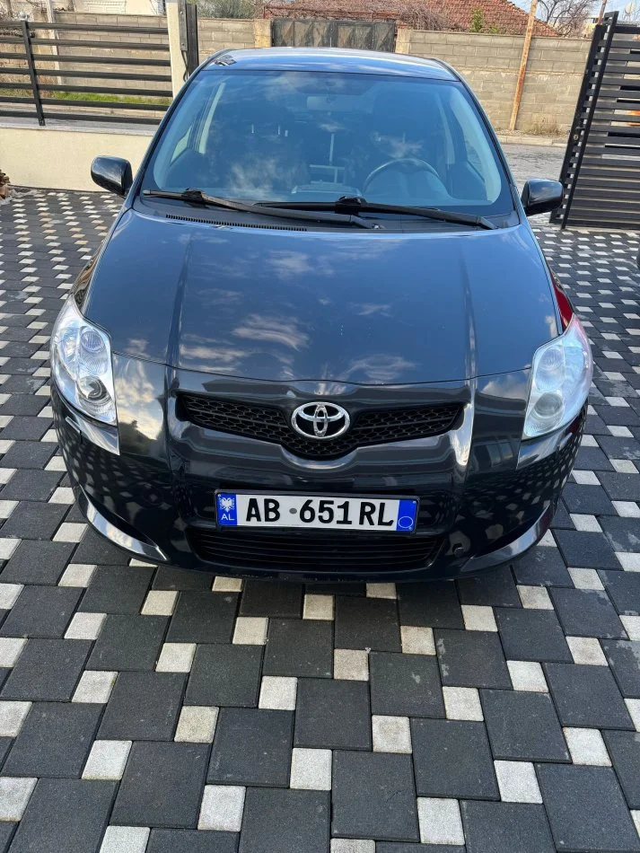 Tirane, shitet makine Toyota Auris Nafte, e zeze automatik Kondicioner 189.000 km 6.500 €