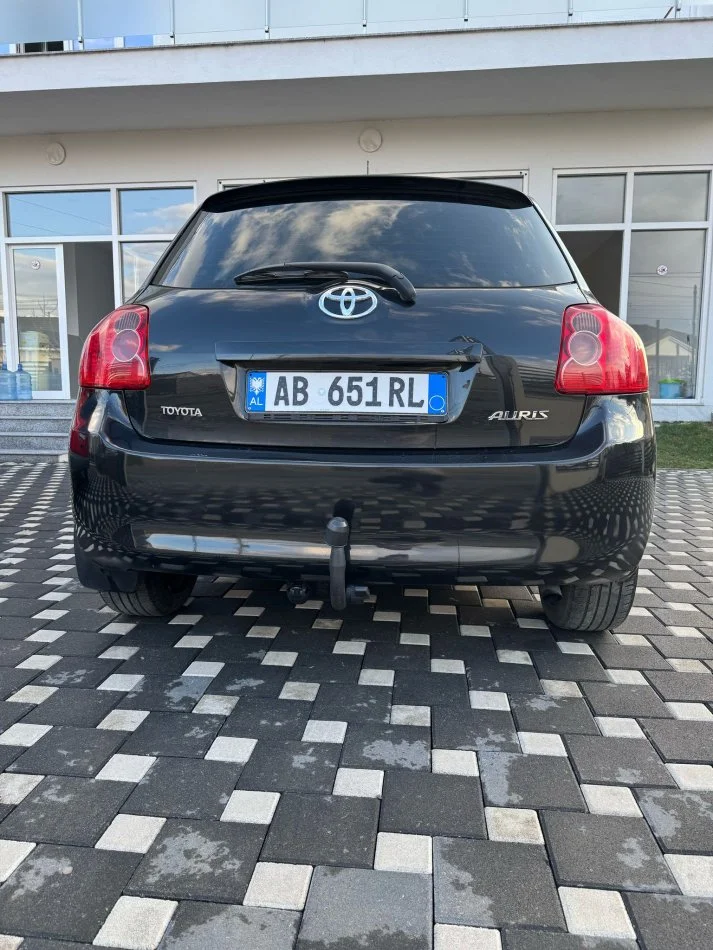 Tirane, shitet makine Toyota Auris Nafte, e zeze automatik Kondicioner 189.000 km 6.500 €