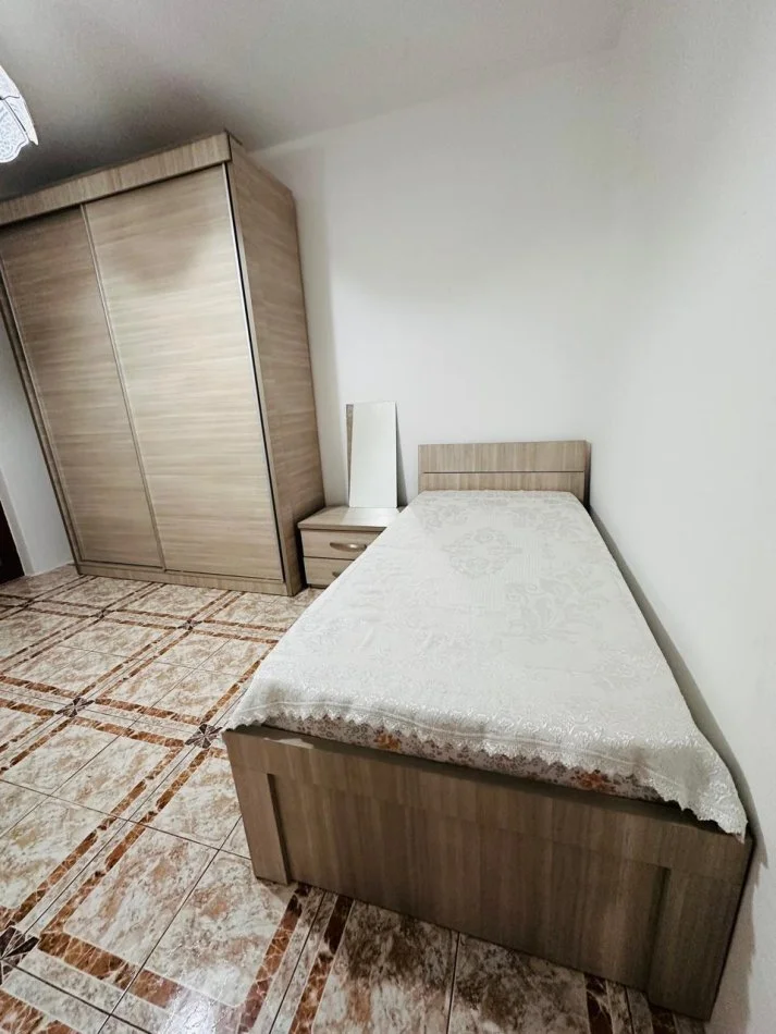 Tirane, jepet me qera apartament 3+1 Kati 4, 100 m² 530 € (Rruga elbasanit)