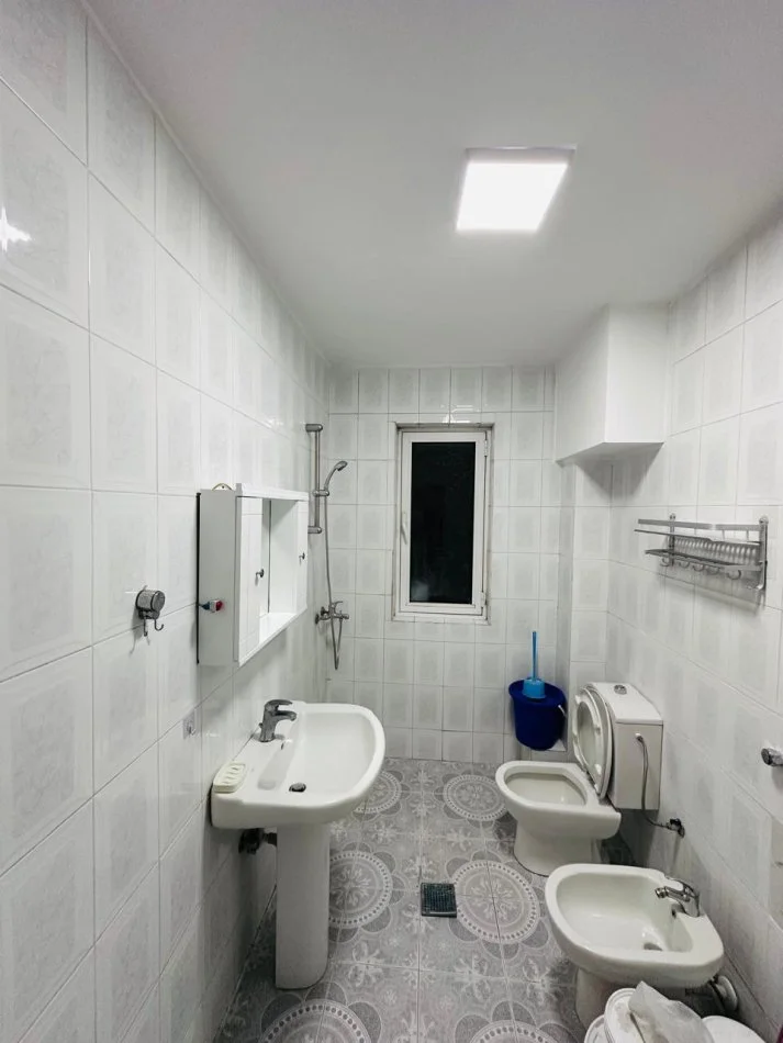 Tirane, jepet me qera apartament 3+1 Kati 4, 100 m² 500 € (Rruga elbasanit)