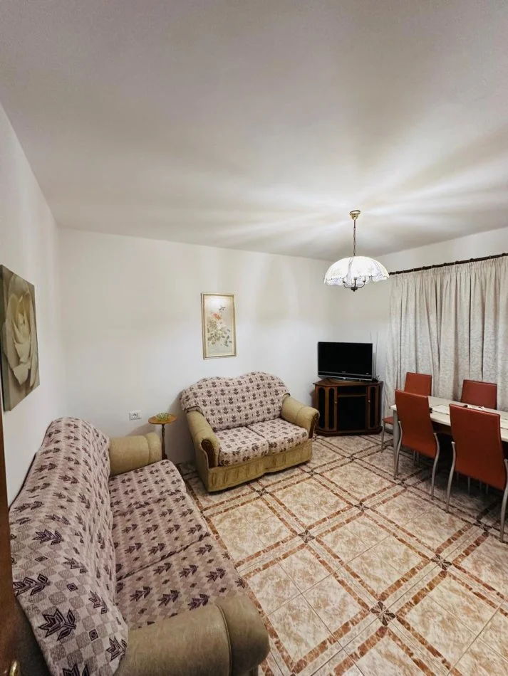 Tirane, jepet me qera apartament 3+1 Kati 4, 100 m² 500 € (Rruga elbasanit)