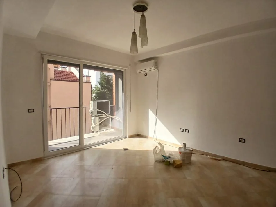 Tirane, jepet me qera apartament 1+1 Kati 2, 65 m² 550 € (21 dhjetori)