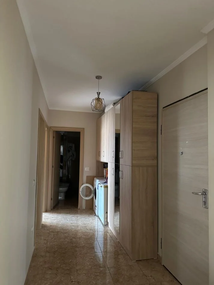 Tirane, jepet me qera apartament 2+1 Kati 3, 100 m² 600 € (Liqeni i thate)