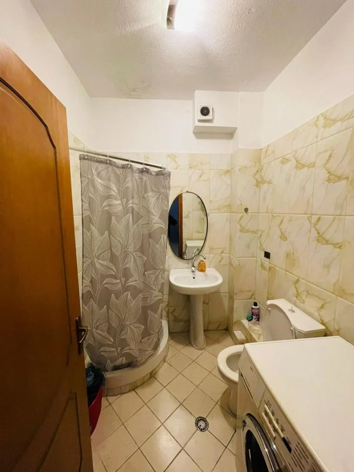 Tirane, jepet me qera apartament 1+1 Kati 3, 59 m² 450 € (Komuna Parisit, Big Market)