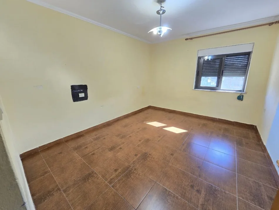 Shqiperi, jepet me qera apartament 2+1 Kati 4, 72 m² 400 € (Rruga Ali Demi)