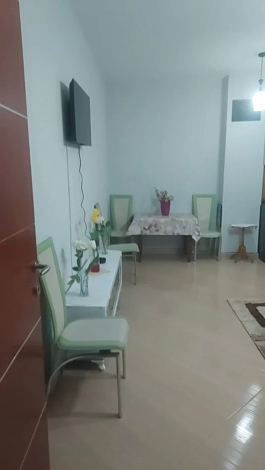 Pogradec, jepet me qera apartament 1+1 Kati 2, 70 m² 45 € (Rruga e stadiumit Nd 6. Ap. 2. H.2. Kati i dytë)