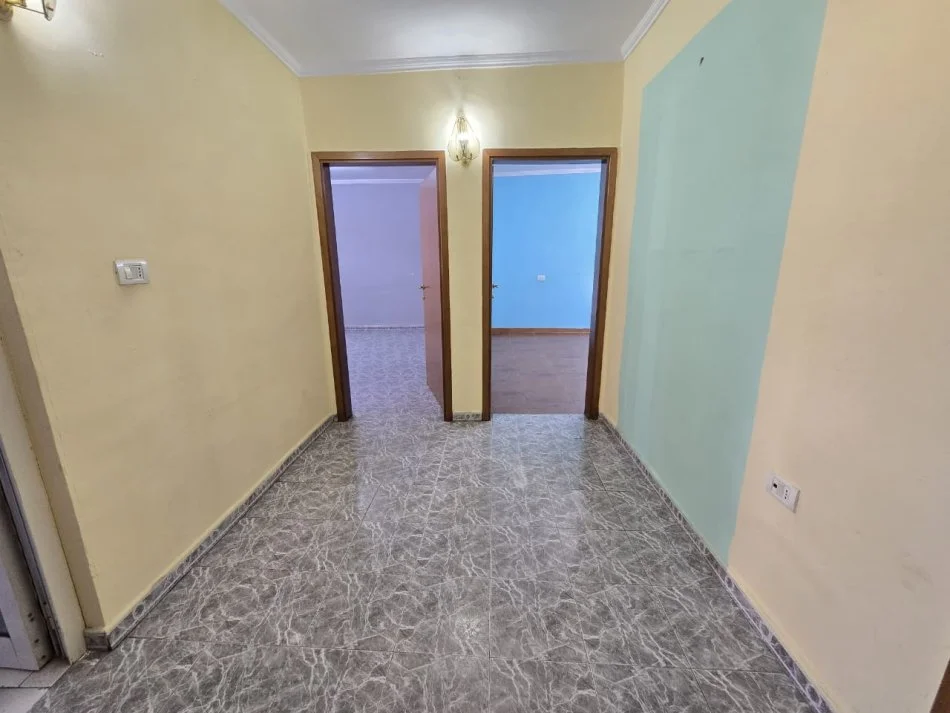 Shqiperi, jepet me qera apartament 2+1 Kati 4, 72 m² 400 € (Rruga Ali Demi)
