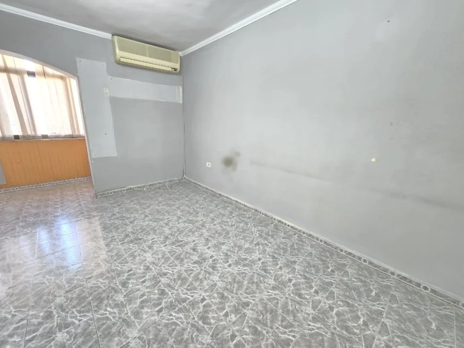 Shqiperi, jepet me qera apartament 2+1 Kati 4, 72 m² 400 € (Rruga Ali Demi)