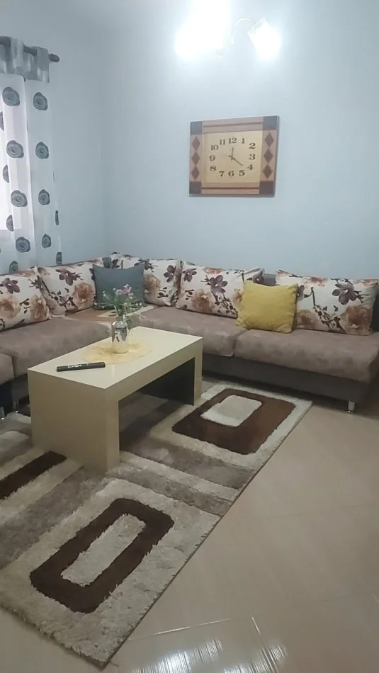 Pogradec, jepet me qera apartament 1+1 Kati 2, 70 m² 45 € (Rruga e stadiumit Nd 6. Ap. 2. H.2. Kati i dytë)