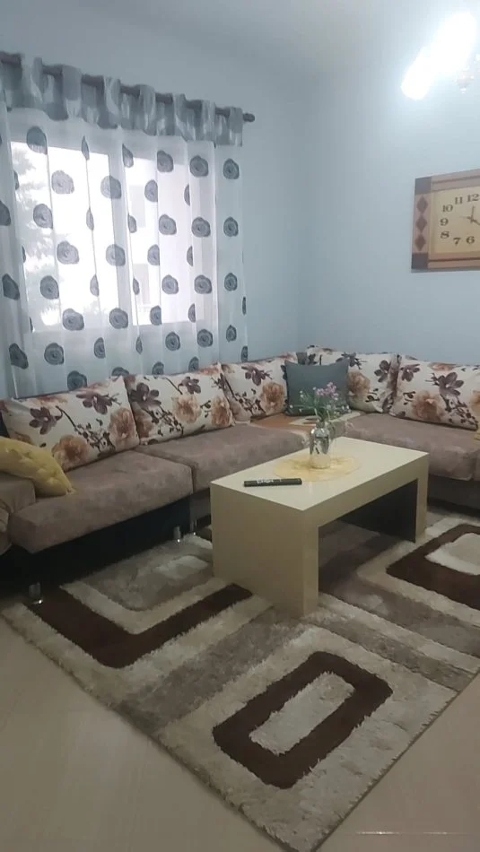 Pogradec, jepet me qera apartament 1+1 Kati 2, 70 m² 45 € (Rruga e stadiumit Nd 6. Ap. 2. H.2. Kati i dytë)