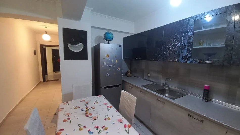 Tirane, shitet apartament 1+1+Ballkon Kati 6, 70 m² 103.000 € (Kthesa Kamzes)