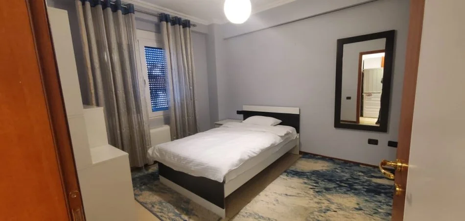 jepet me qera , 160 m² 1700 €