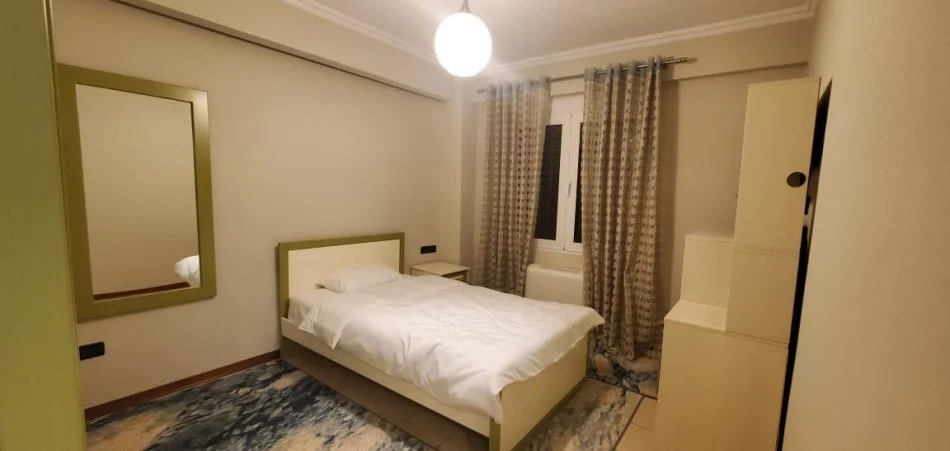 jepet me qera , 160 m² 1700 €