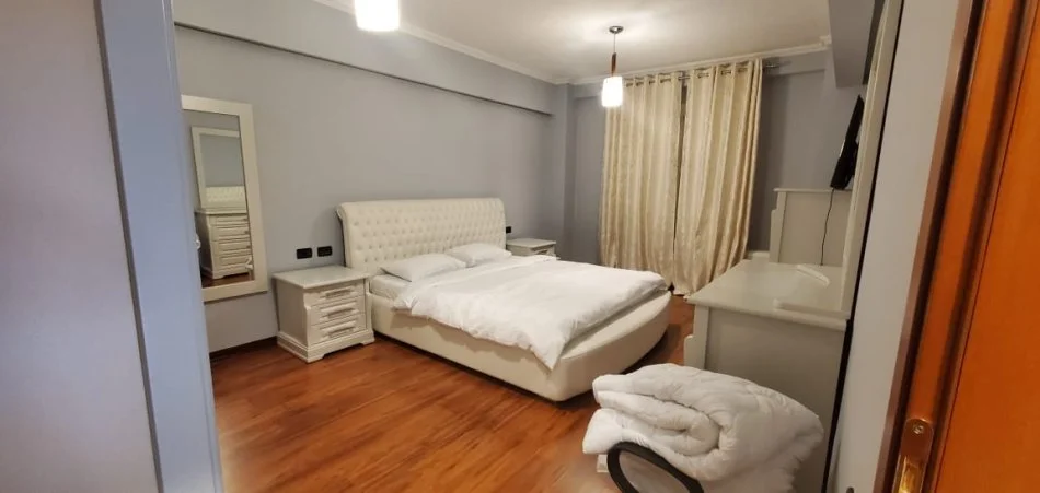 jepet me qera , 160 m² 1700 €