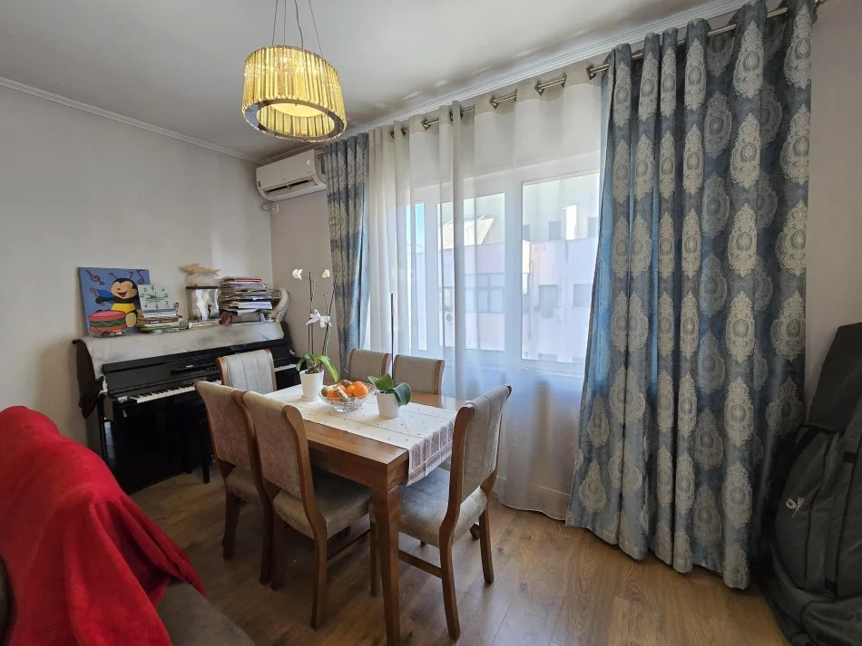 Tirane, jepet me qera apartament , 68 m² 500 € 