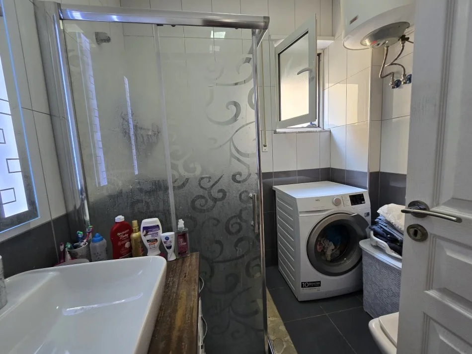 Tirane, jepet me qera apartament , 68 m² 500 € 