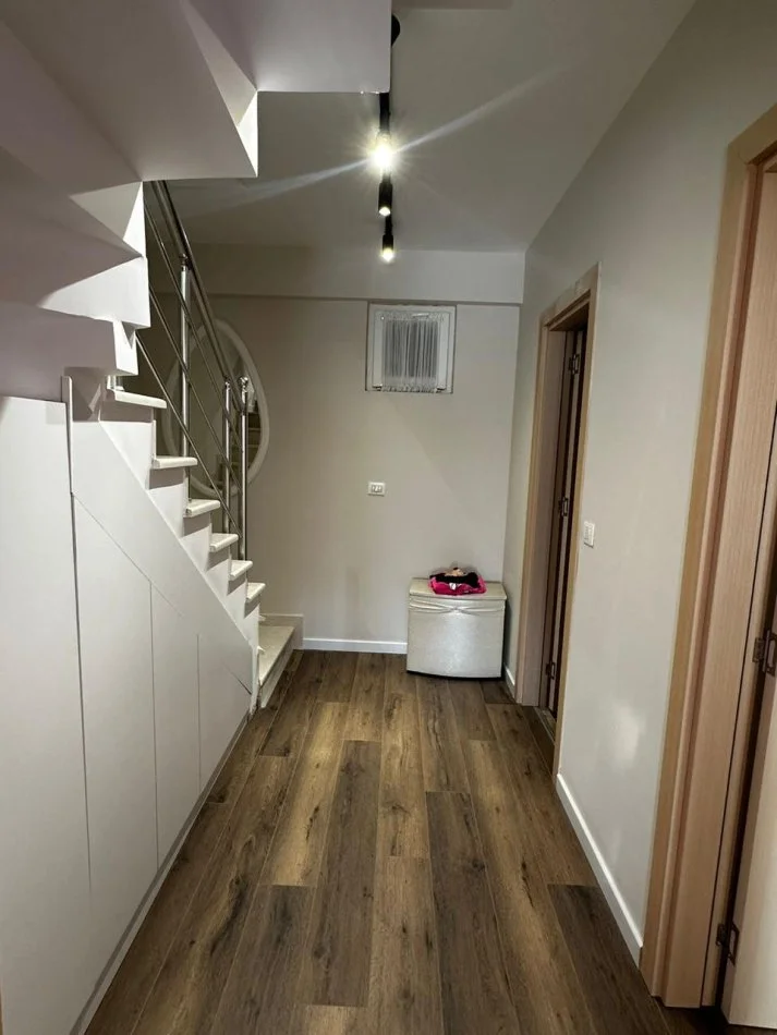 Tirane, jepet me qera apartament duplex Dublex Kati 0, 80 m² 1.000 € (Kodra diellit 2)