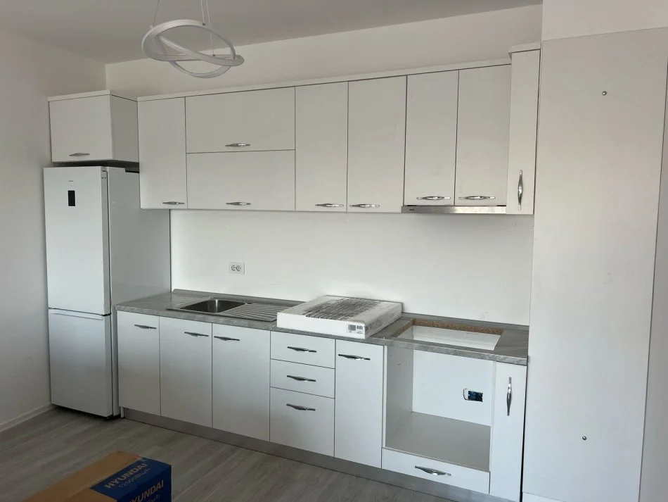 jepet me qera apartament 1+1 Kati 3, 60 m² 450 € (Astir, Ish-Shqiponja)
