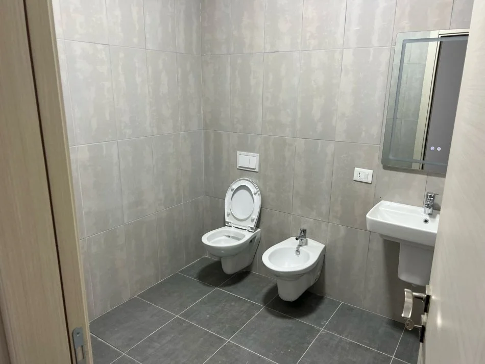 jepet me qera apartament 1+1 Kati 3, 60 m² 450 € (Astir, Ish-Shqiponja)