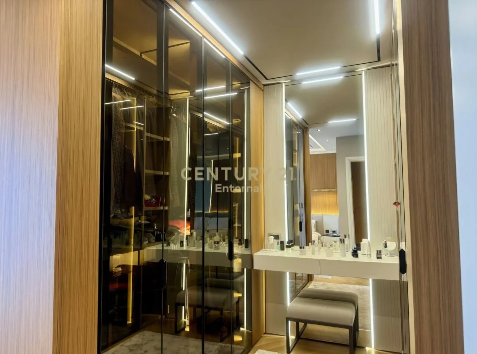 Tirane, shitet Vile 3+1+Aneks+Ballkon Kati 2, 271 m² 1.000.000 € (Qendra Tregtare TEG)