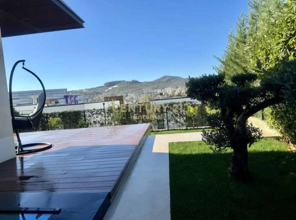 Tirane, shitet Vile 3+1+Aneks+Ballkon Kati 2, 271 m² 1.000.000 € (Qendra Tregtare TEG)