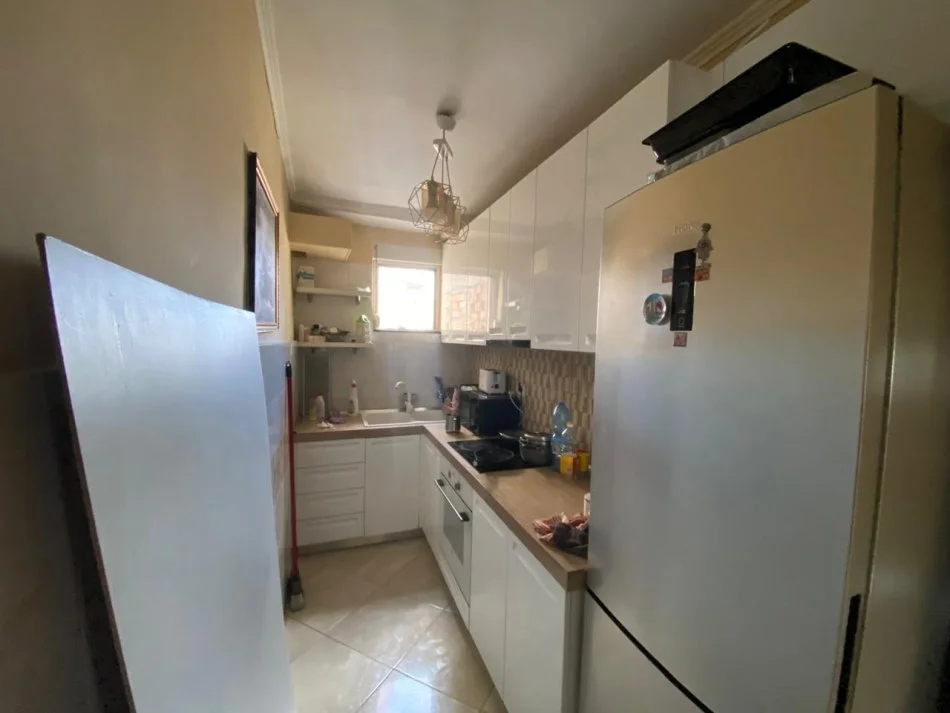 Tirane, shitet apartament 2+1 Kati 5, 76 m² 118.000 € (Rruga Bardhyl)
