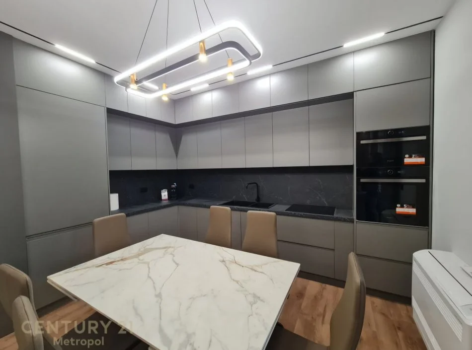 Tirane, jepet me qera apartament 2+1+Ballkon Kati 3, 120 m² 1.600 € (Qendra Tregtare TEG)