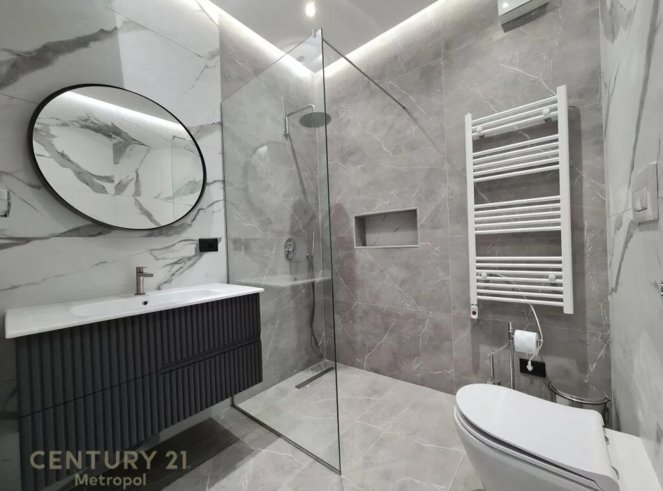 Tirane, jepet me qera apartament 2+1+Ballkon Kati 3, 120 m² 1.600 € (Qendra Tregtare TEG)