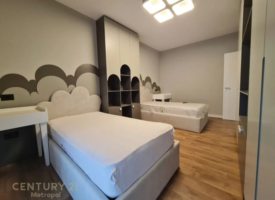 Tirane, jepet me qera apartament 2+1+Ballkon Kati 3, 120 m² 1.600 € (Qendra Tregtare TEG)