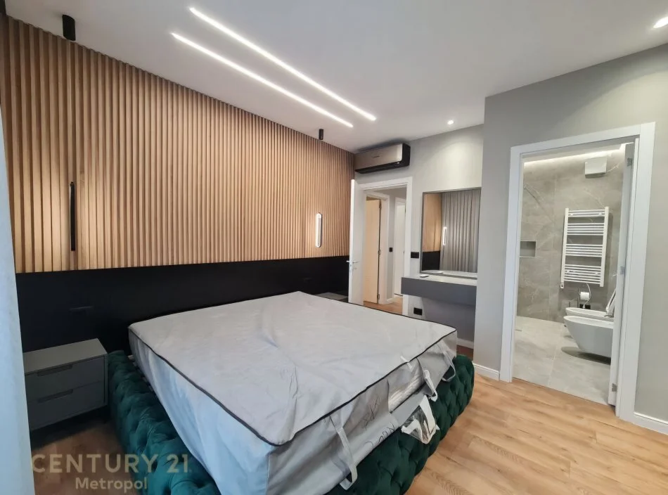 Tirane, jepet me qera apartament 2+1+Ballkon Kati 3, 120 m² 1.600 € (Qendra Tregtare TEG)