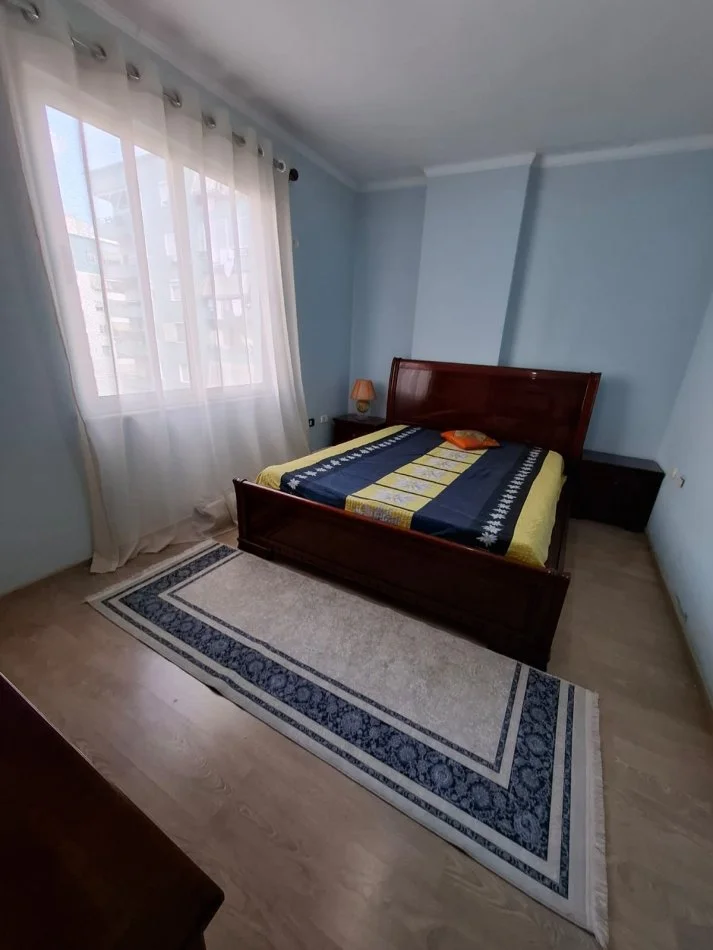 Tirane, jepet me qera apartament 2+1+Ballkon Kati 5, 98 m² 451 € (Prane KMY)