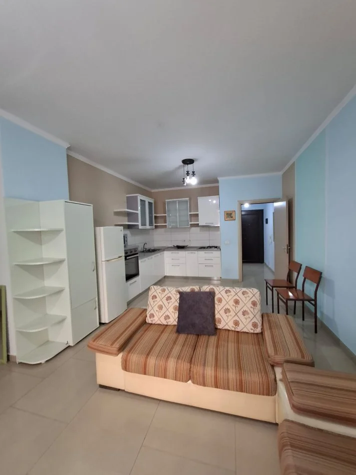 Tirane, jepet me qera apartament 2+1+Ballkon Kati 5, 98 m² 451 € (Prane KMY)