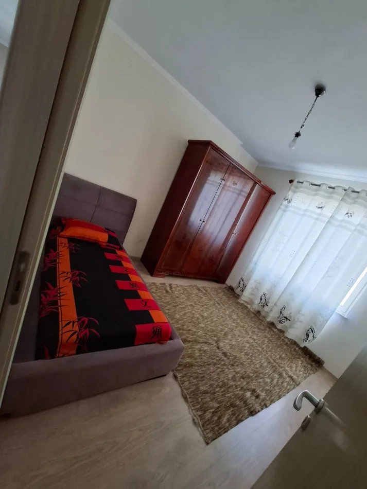 Tirane, jepet me qera apartament 2+1+Ballkon Kati 5, 98 m² 451 € (Prane KMY)
