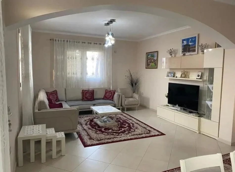Tirane, jepet me qera Vile 3 Katshe Kati 3, 330 m² 1.700 € (Prane TEG)