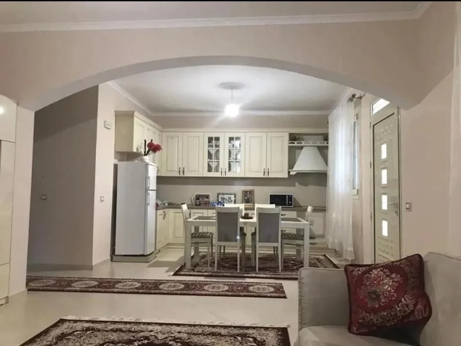 Tirane, jepet me qera Vile 3 Katshe Kati 3, 330 m² 1.700 € (Prane TEG)