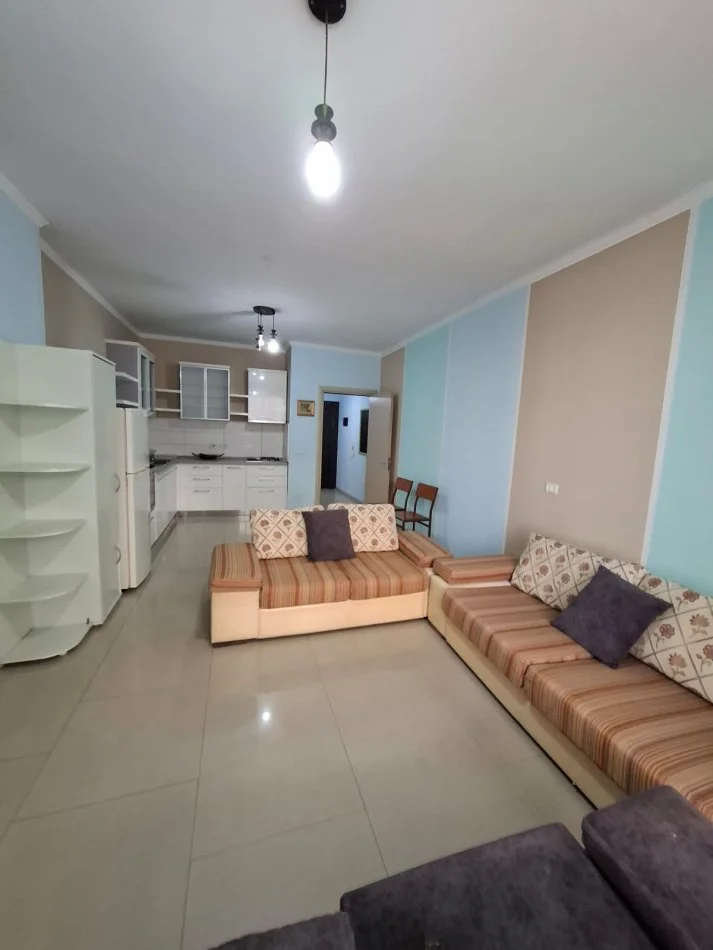 Tirane, jepet me qera apartament 2+1+Ballkon Kati 5, 98 m² 451 € (Prane KMY)
