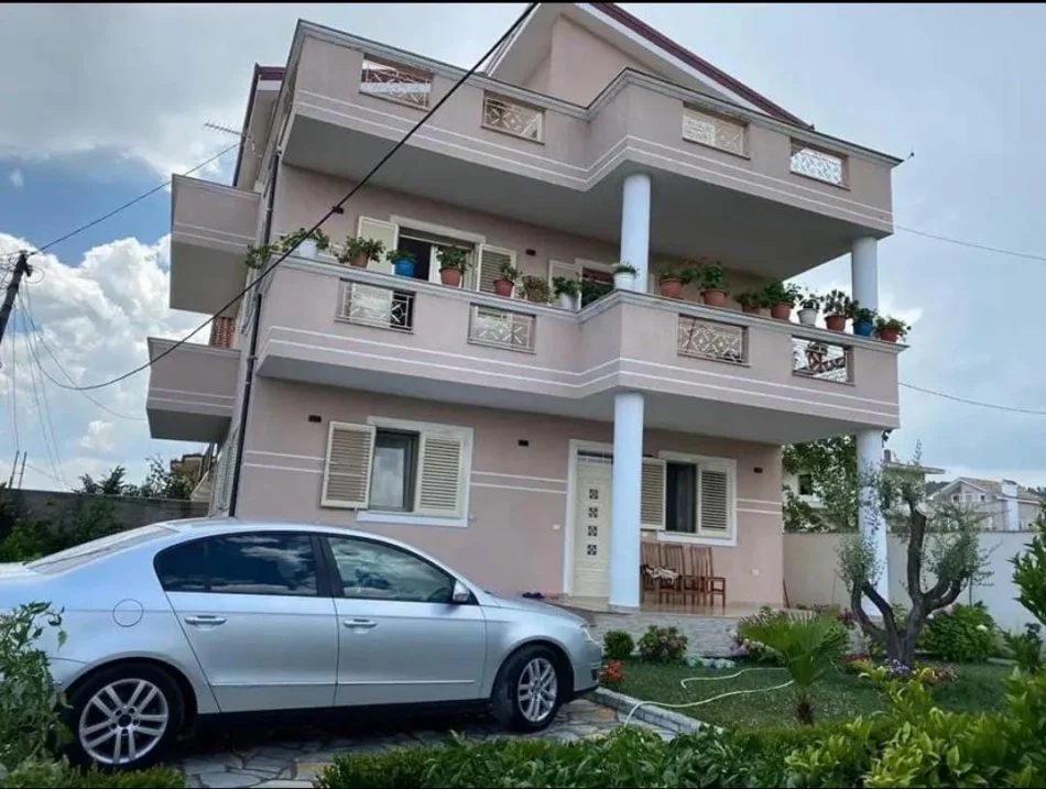 Tirane, jepet me qera Vile 3 Katshe Kati 3, 330 m² 1.700 € (Prane TEG)