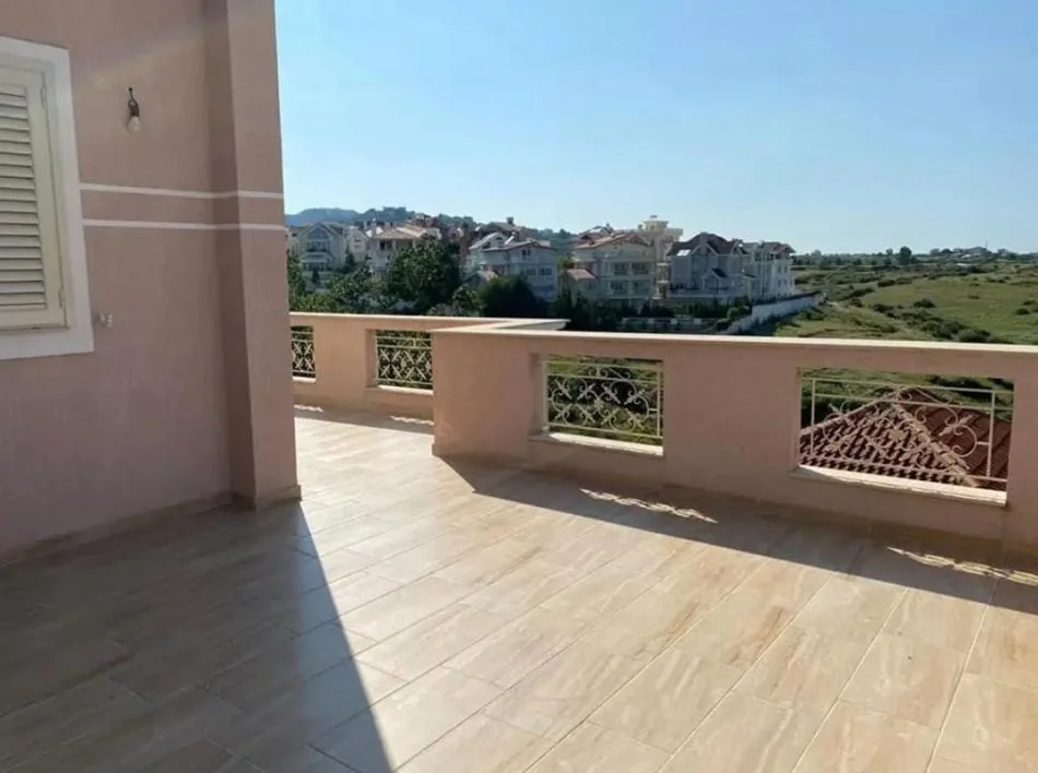 Tirane, jepet me qera Vile 3 Katshe Kati 3, 330 m² 1.700 € (Prane TEG)