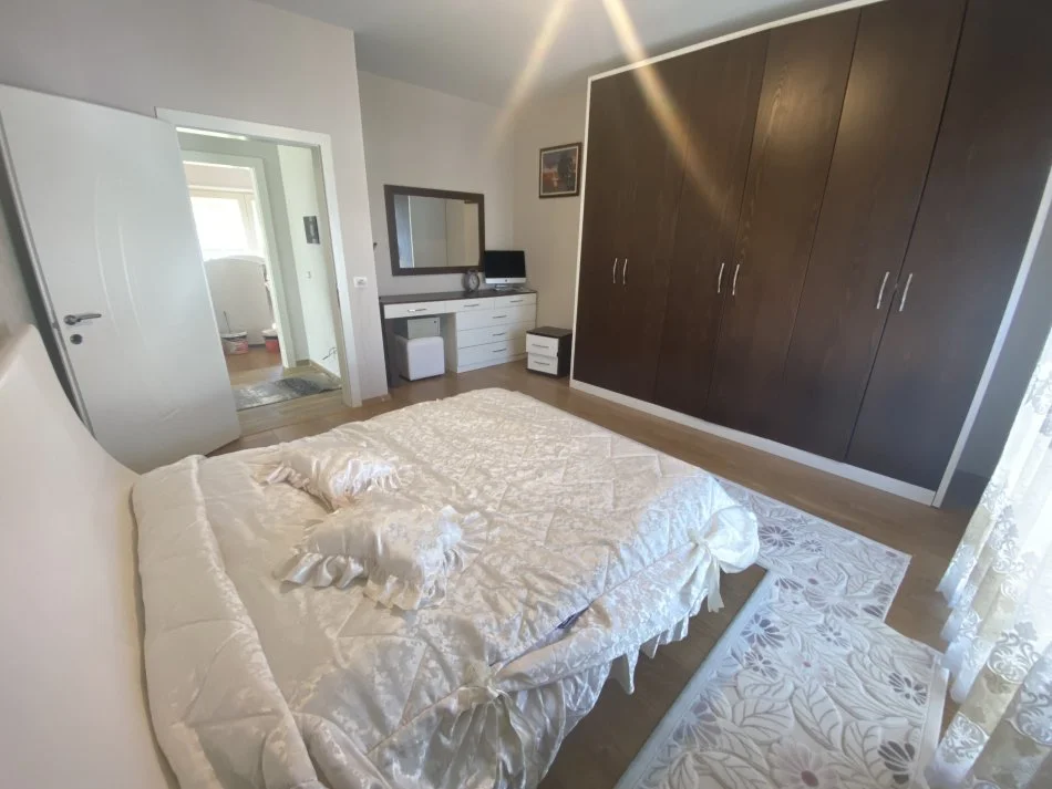 Tirane, jepet me qera Vile 3 Katshe Kati 3, 500 m² 4.000 € (Teg)