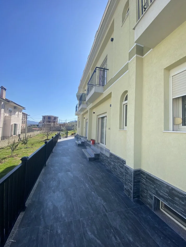 Tirane, jepet me qera Vile 3 Katshe Kati 3, 500 m² 4.000 € (Teg)