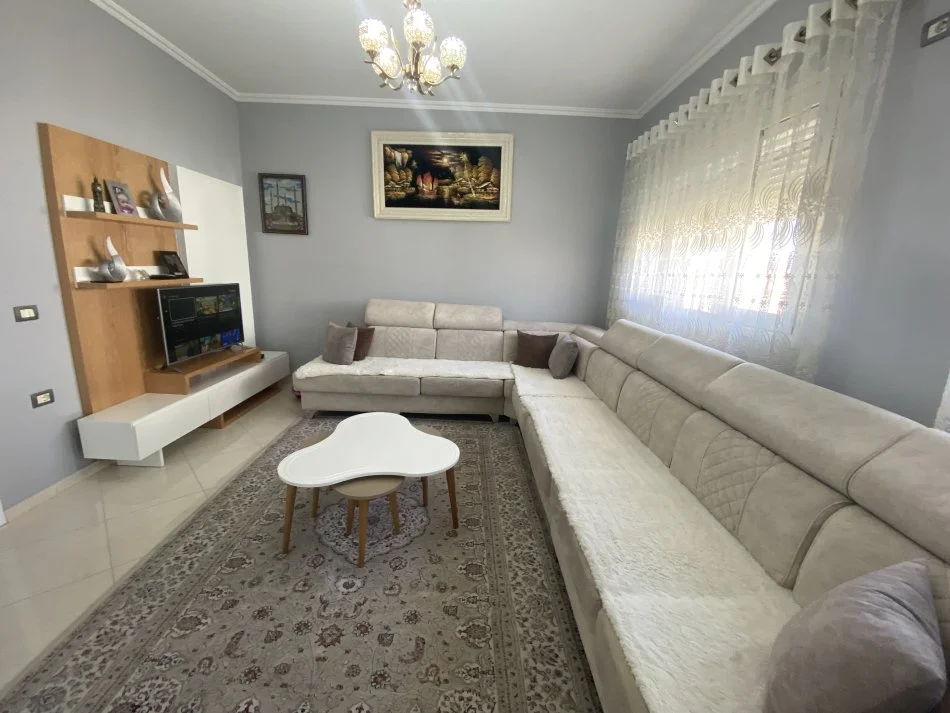 Tirane, jepet me qera Vile 3 Katshe Kati 3, 500 m² 4.000 € (Teg)