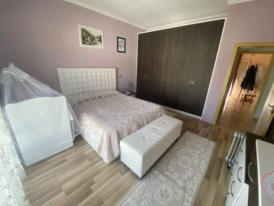 Tirane, jepet me qera Vile 3 Katshe Kati 3, 500 m² 4.000 € (Teg)