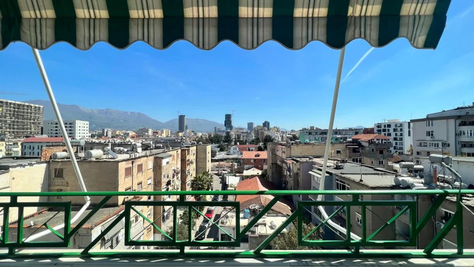 Tirane, jepet me qera apartament 1+1+Ballkon , 65 € (Rruga e Durresit)