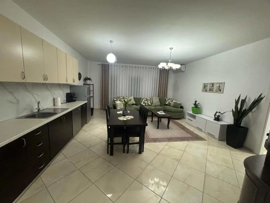 Tirane, jepet me qera apartament 2+1+Ballkon Kati 3, 100 m² 650 € (Don Bosko)