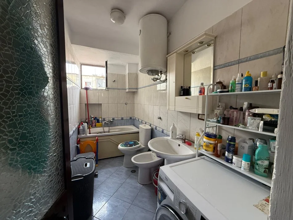 Tirane, shes apartament 2+1+Aneks+Ballkon Kati 4., 92 m² (21 dhjetori)