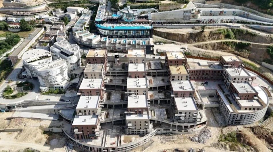 Tirane, shitet apartament duplex 3+1+Ballkon Kati 1, 305.000 € (Kodra e Diellit)