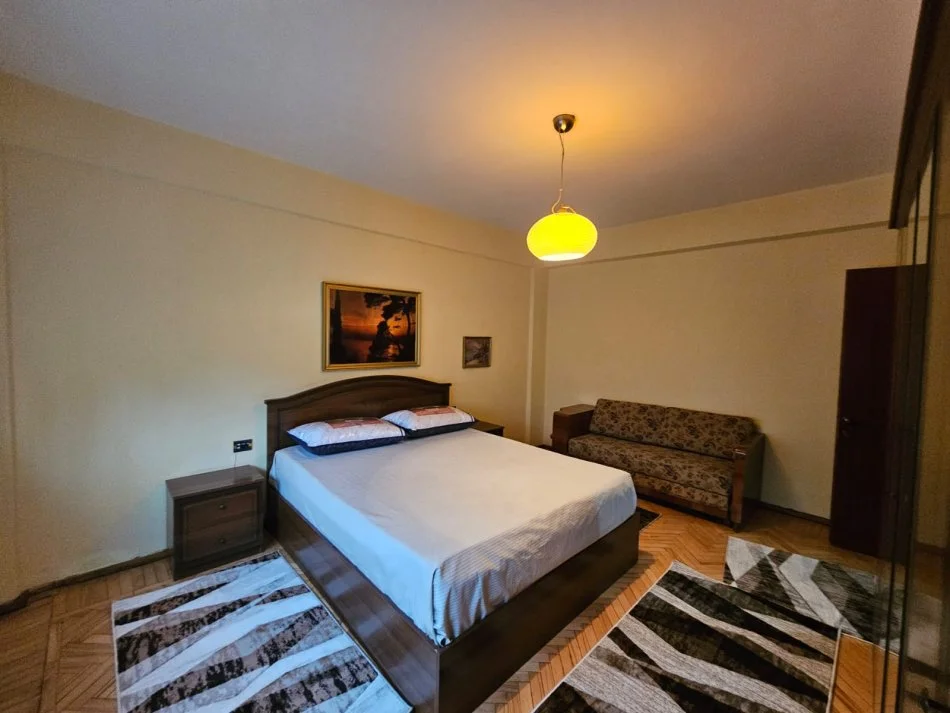 Tirane, jap me qera apartament 2+1+Ballkon , 80 m² 550 € (Qender)