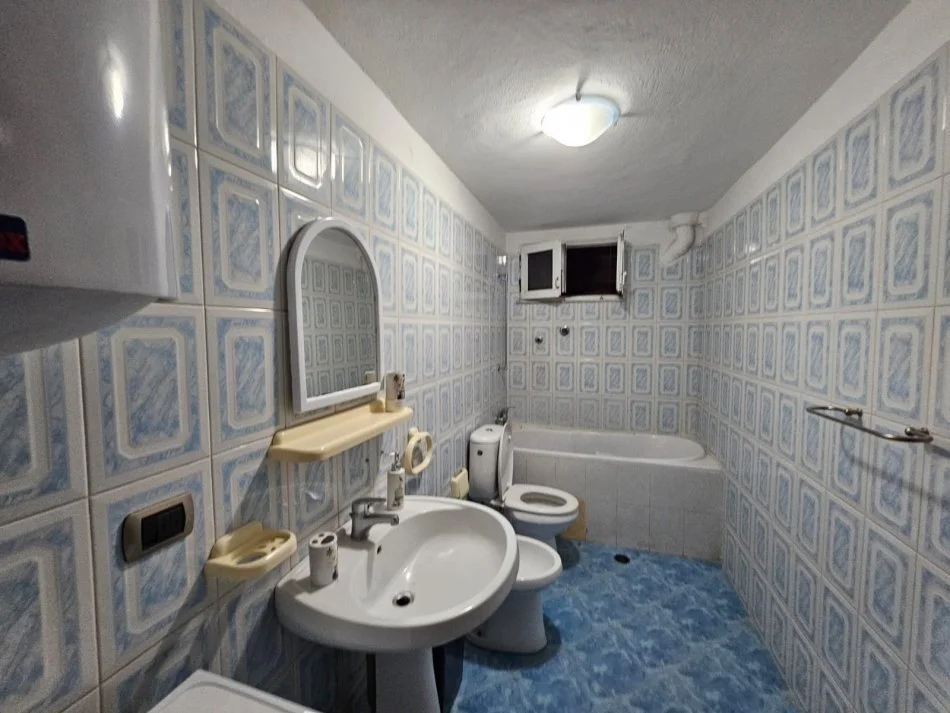 Tirane, jap me qera apartament 2+1+Ballkon , 80 m² 550 € (Qender)