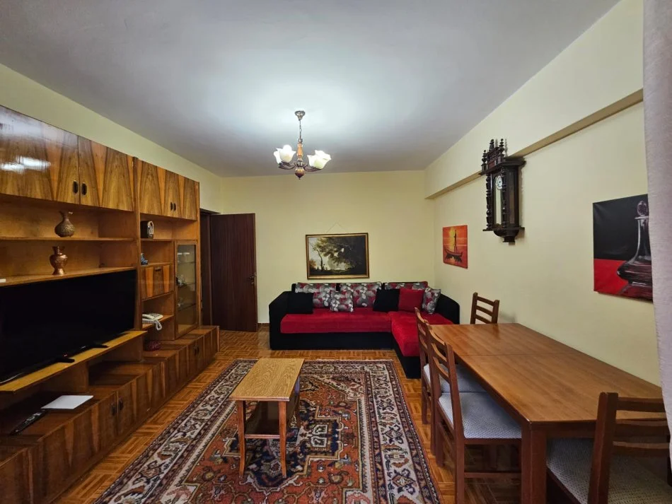 Tirane, jap me qera apartament 2+1+Ballkon , 80 m² 550 € (Qender)
