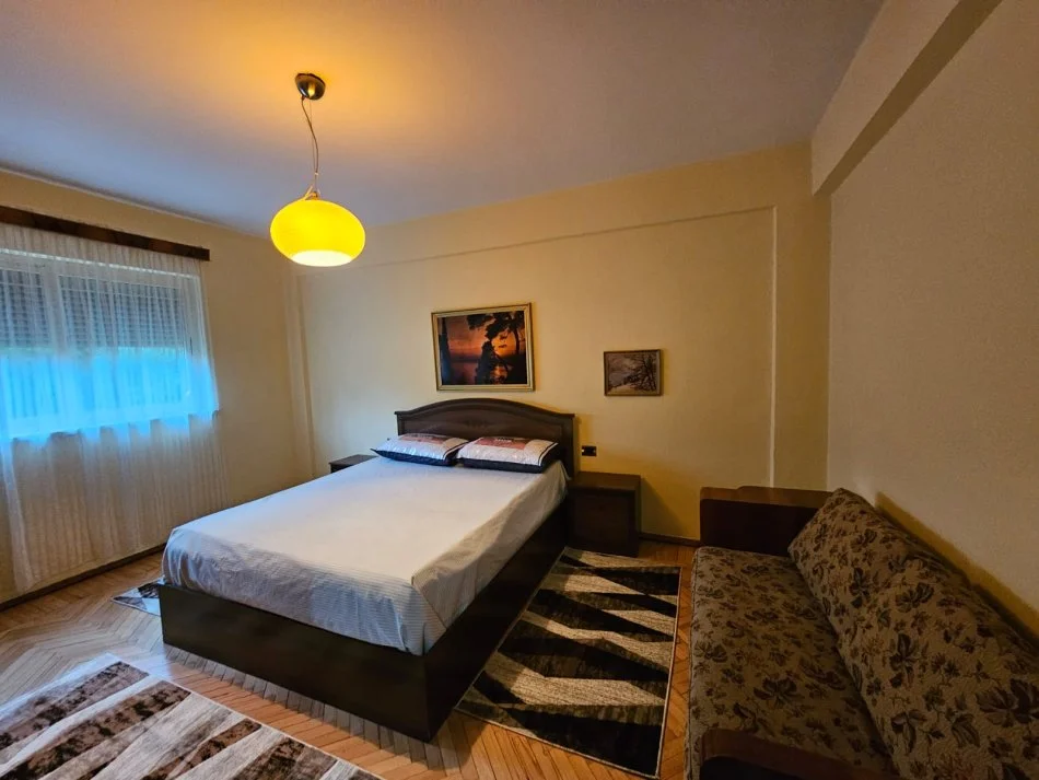 Tirane, jap me qera apartament 2+1+Ballkon , 80 m² 550 € (Qender)